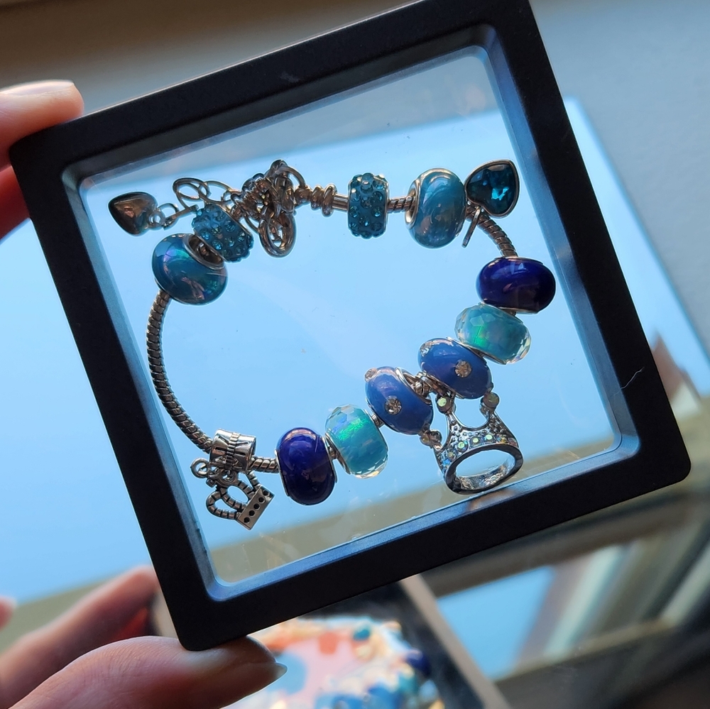 charm bracelet - Picture 3 of 3